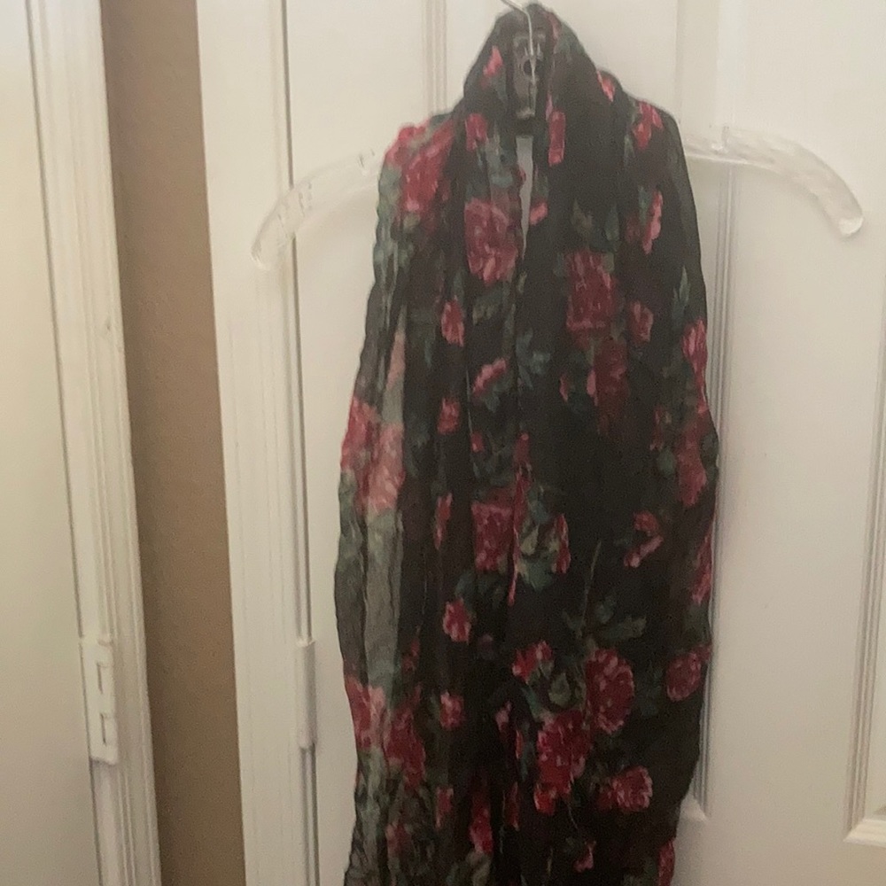 FINAL MARKDOWN Elegant lightweight infinity scarf